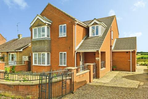 4 bed property, in Bourne Road, £295,000