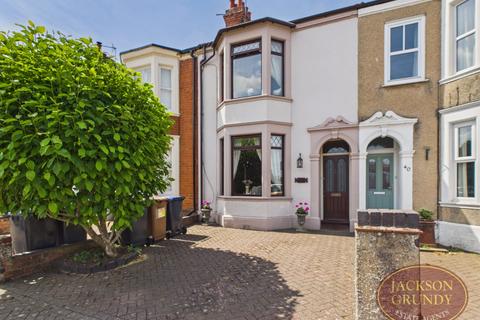 3 bed property, in Knights Lane, £300,000