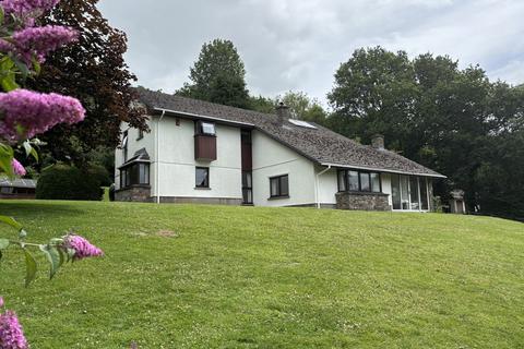6 bed property, in Talley, £850,000