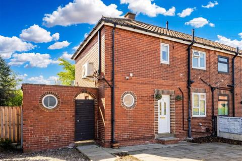 2 bed property, in Queensway, £230,000