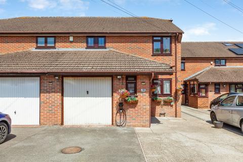 3 bed property, in Broad Oak, £550,000