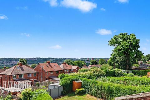 3 bed property, in Ben Lane, £300,000