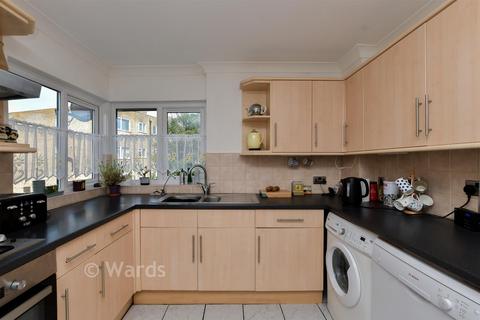 2 bed property, in Ethelbert Road, £235,000