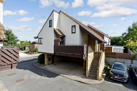 2 bed property, in Ethelbert Road, £235,000