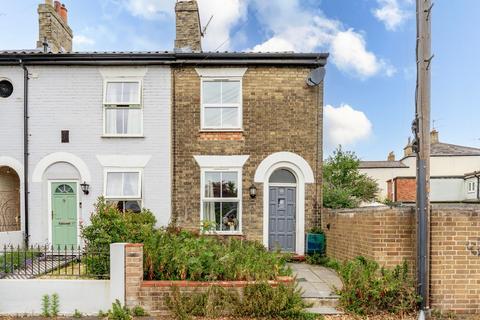 3 bed property, in Alexandra Road, £250,000