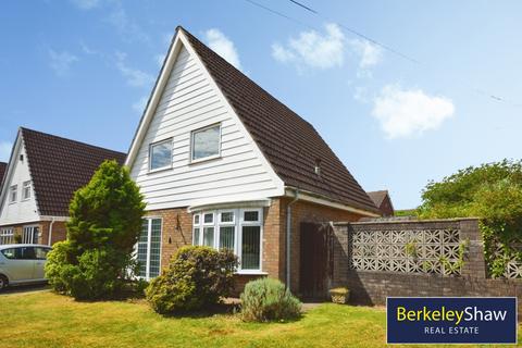 3 bed property, in The Round Meade, £285,000
