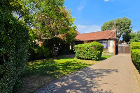 2 bed property, in GUDGE HEATH LANE, £325,000
