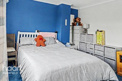 2 bed property, in Merryvale Drive, £140,000