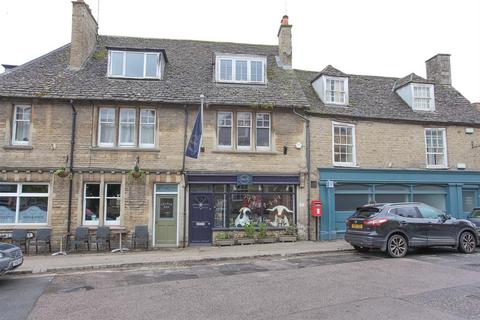 2 bed property, in Market Street, £550,000