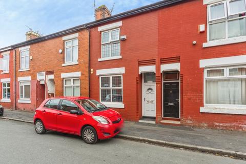 5 bed property, in Parkfield Avenue, £330,000