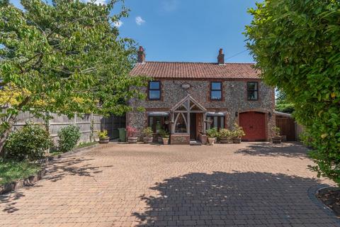 5 bed property, in Sandy Lane, £675,000