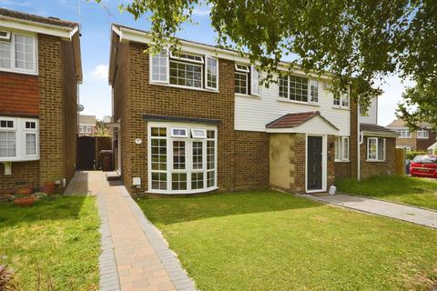 3 bed property, in Herdsdown, £350,000