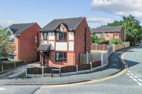 3 bed property, in The Shires, £215,000