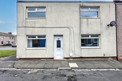 2 bed property, in Drake Street, £39,000
