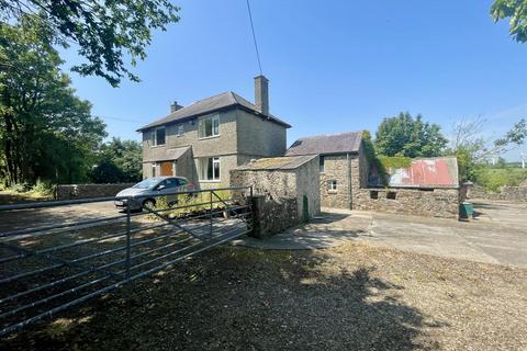 5 bed property, in Penysarn, £485,000