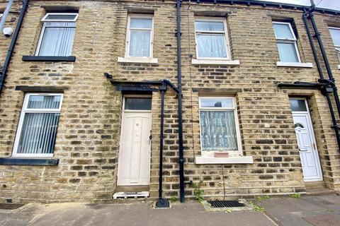 2 bed property, in South Street, £110,000