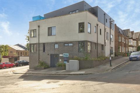 2 bed property, in Manthorp Road, £375,000