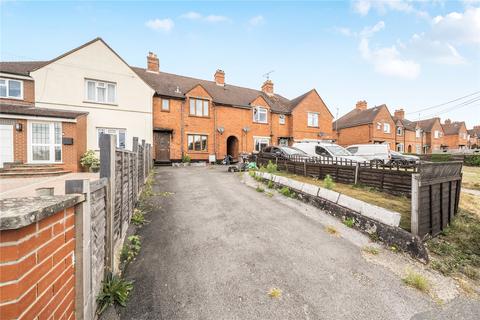 3 bed property, in Harts Hill Road, £325,000