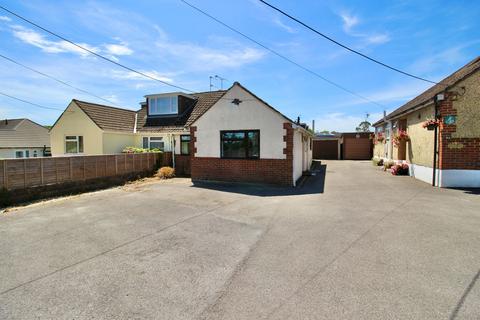 2 bed property, in Forest Close, £365,000