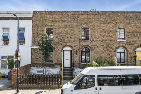 4 bed property, in Friary Road, £900,000