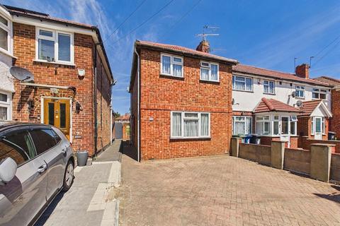 3 bed property, in Reading Road, £500,000