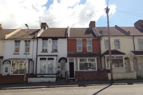 3 bed property, in Milton Road, £230,000