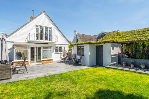 3 bed property, in Shelley Road, £425,000