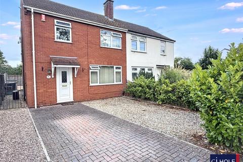 3 bed property, in Hillview Road, £250,000