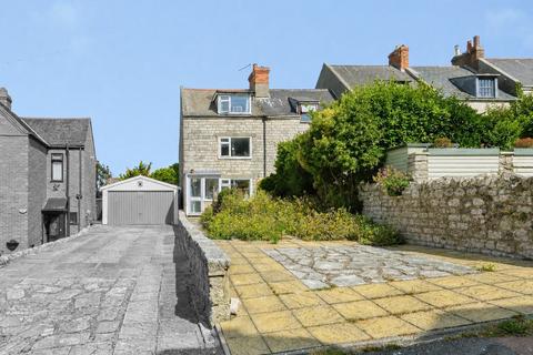 3 bed property, in Spring Gardens, £200,000