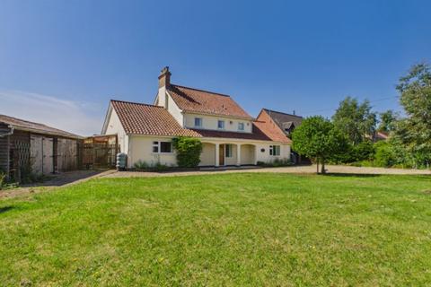 5 bed property, in The Street, £500,000