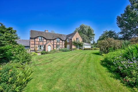 4 bed property, in Thatched Farm, £950,000