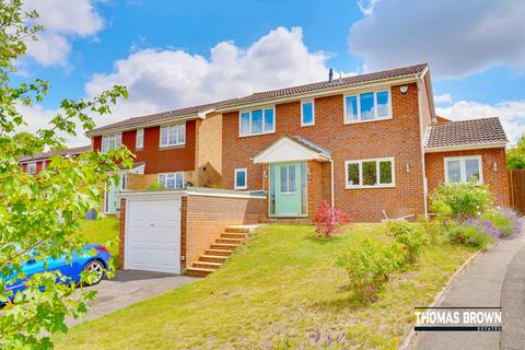 3 bed property, in April Close, £750,000