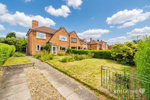 3 bed property, in Sparkenhoe Estate, £250,000