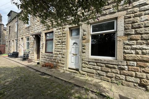 3 bed property, in Back Der Street, £150,000