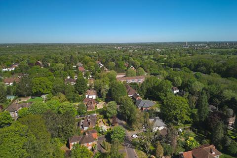 4 bed property, in Moor Park, £2,250,000