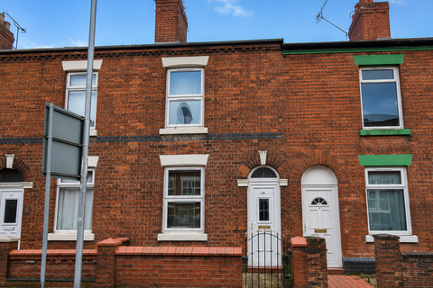 3 bed property, in West Street, £66,000