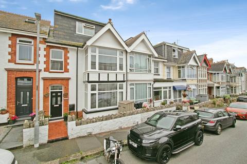 5 bed property, in Trebarwith Crescent, £500,000