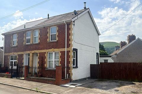 3 bed property, in Park Street, £350,000