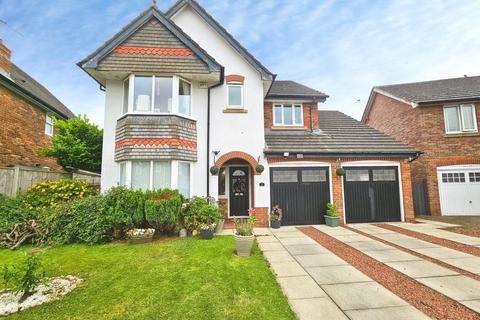 4 bed property, in Warwick Grove, £380,000