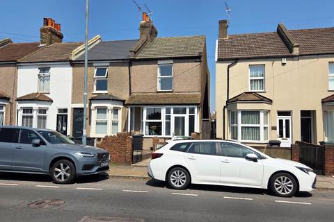 3 bed property, in St. Vincents Road, £350,000