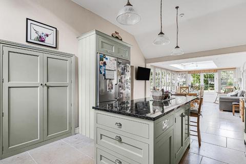 8 bed property, in Stone, £1,000,000