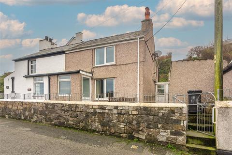 2 bed property, in Upper Quay Street, £160,000