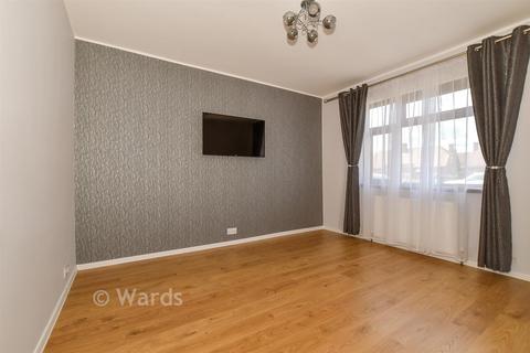 2 bed property, in Sturry Road, £250,000