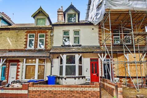 4 bed property, in 20 Vaughan Avenue, £35,000