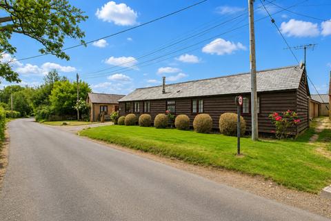 6 bed property, in Water Lane Bovingdon, £750,000