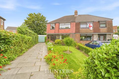 3 bed property, in Pennine Close, £240,000