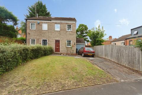2 bed property, in Westfield Road, £230,000