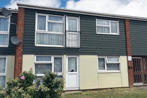 2 bed property, in Parlaunt Road, £210,000
