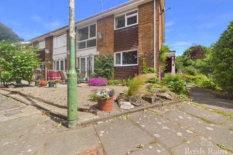 2 bed property, in Hamsterley Crescent, £60,000