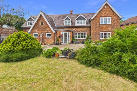 5 bed property, in School House, £599,950